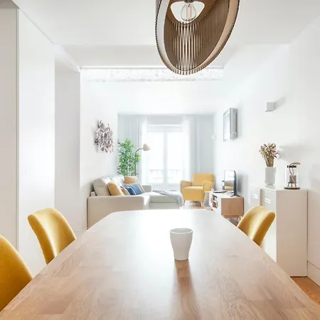 Plum Guide - Porcini Wall Apartament